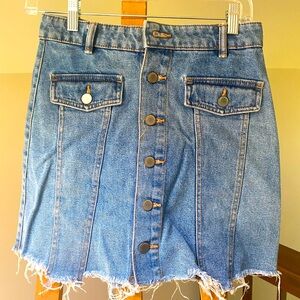 Super cute Zara denim skirt!